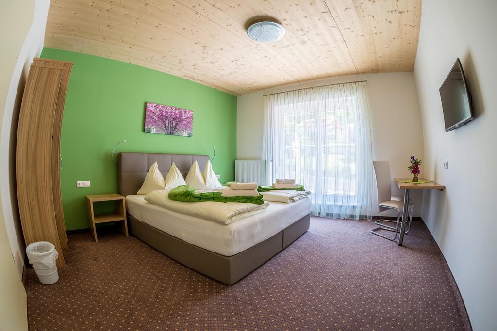 Gaestehaus Krappinger/Pizzeria Mamma Mia Ossiach Pokoj fotografie