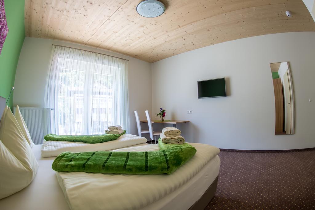 Gaestehaus Krappinger/Pizzeria Mamma Mia Ossiach Pokoj fotografie