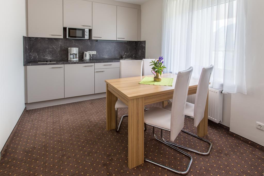 Gaestehaus Krappinger/Pizzeria Mamma Mia Ossiach Pokoj fotografie