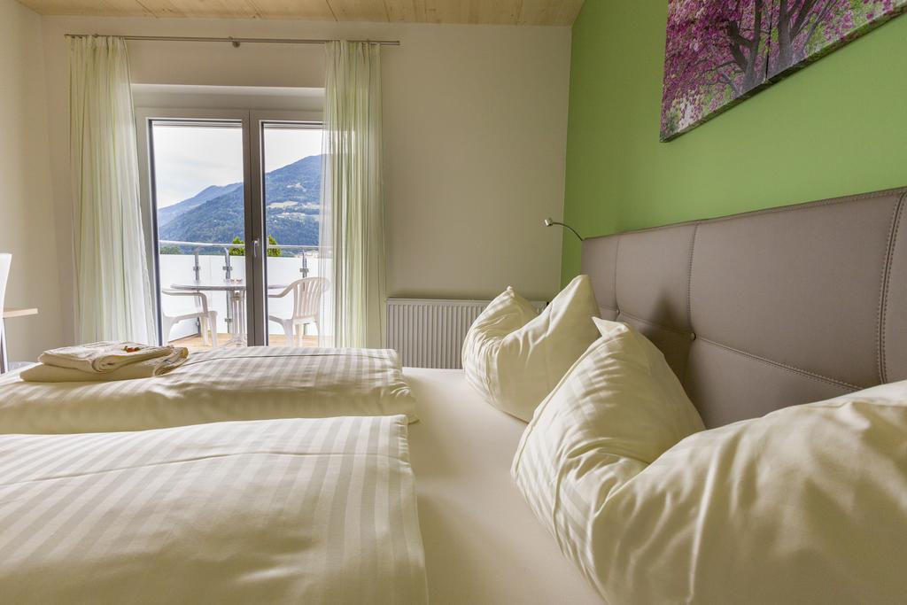 Gaestehaus Krappinger/Pizzeria Mamma Mia Ossiach Pokoj fotografie