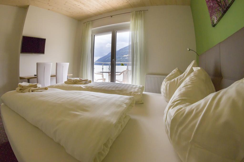 Gaestehaus Krappinger/Pizzeria Mamma Mia Ossiach Pokoj fotografie